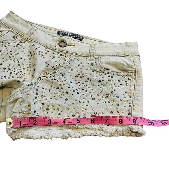 10/$25🦋 Hot Kiss Ultra Light Wash Rhinestone CiCi Denim Cutoff Shorts - Size 1 - Picture 12 of 13